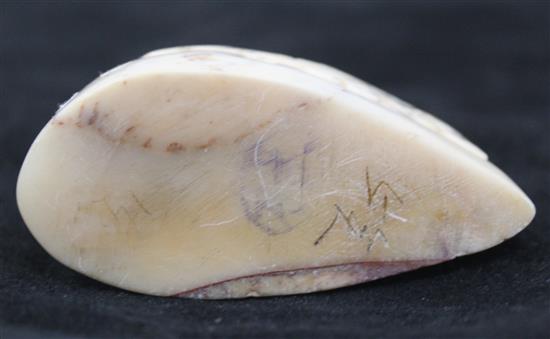 A Chinese cream and red soapstone seal, 6.3cm